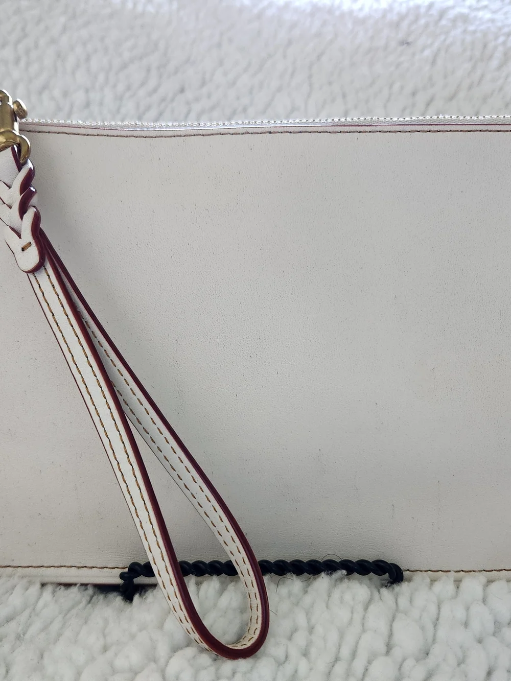 Coach 1941 White And Burgandy Leather Wristlet Or Crossbody - Picture 3 of 14